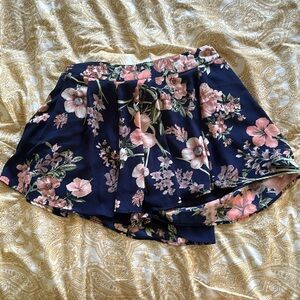Women’s Flower Print Shorts, size medium